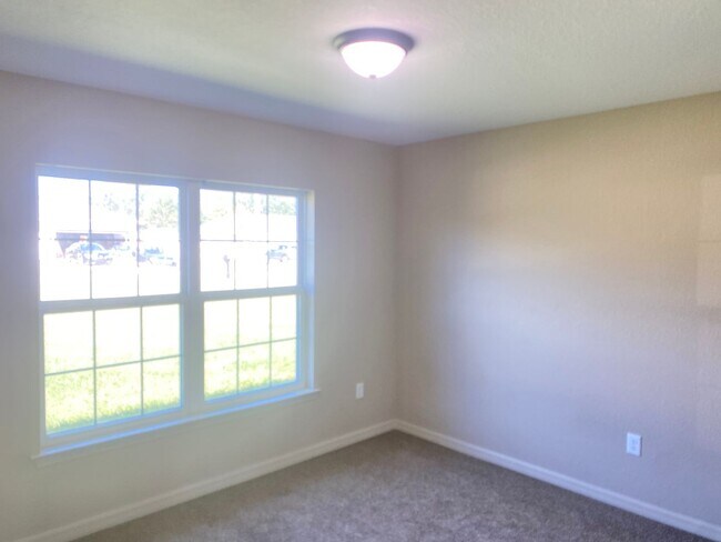 Building Photo - Large 4 Bedroom Rental!