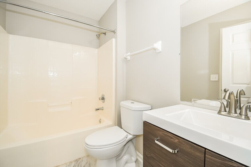 Building Photo - 3531 Waterford Oaks Dr