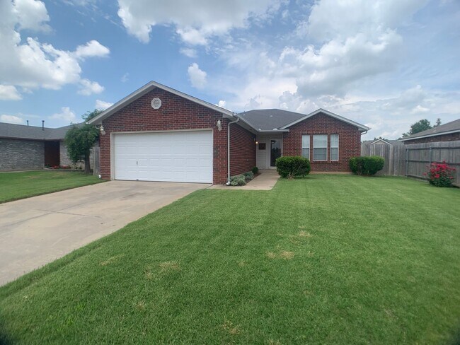 Building Photo - Moore 3 Bed 2 Bath