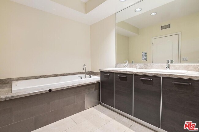 Building Photo - 1257 Brockton Ave