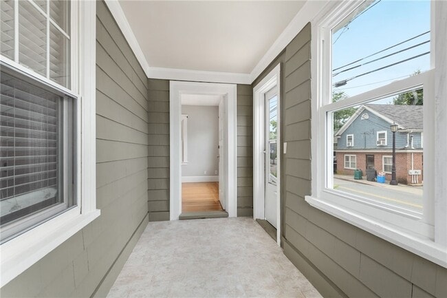 Building Photo - 113 Maple Ave