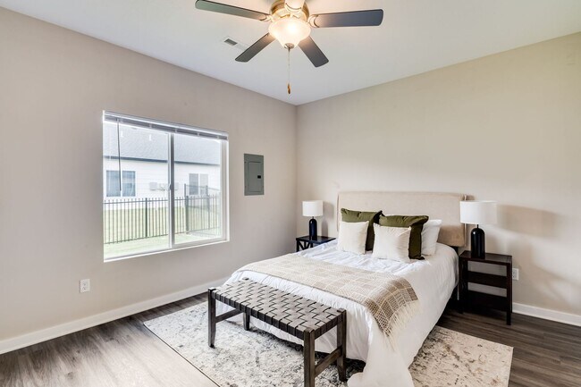 Building Photo - 2208 E Cheyenne Ct