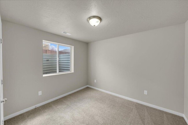 Building Photo - Charming downstairs apartment in Cedar City, Utah: 2-Bedroom 1 Bathroom in Canyon Gate Subdivisio...