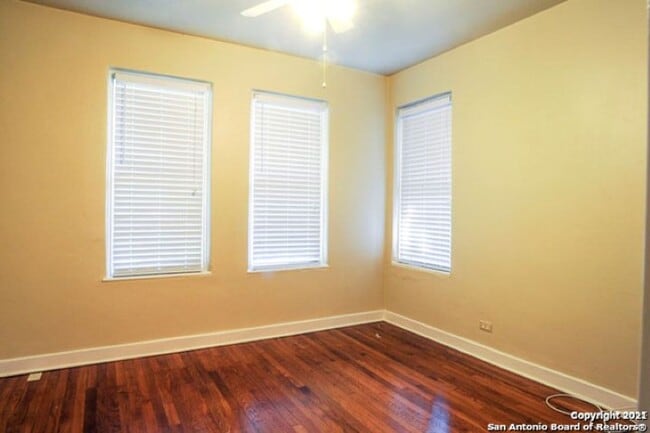 Building Photo - 2 Bedroom/1 Bath Alamo Heights Subdivision