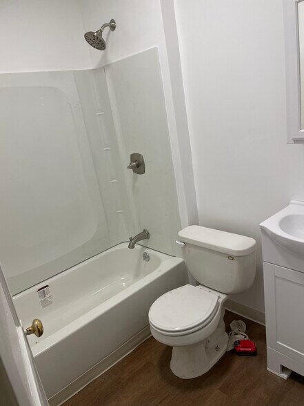 Building Photo - 24 Henry St