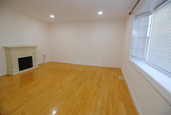 Building Photo - 31 Cannongate III Rd