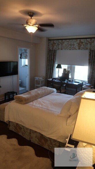 Building Photo - 534 W Stratford Pl