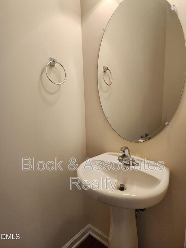 Building Photo - 642 Cupola Dr