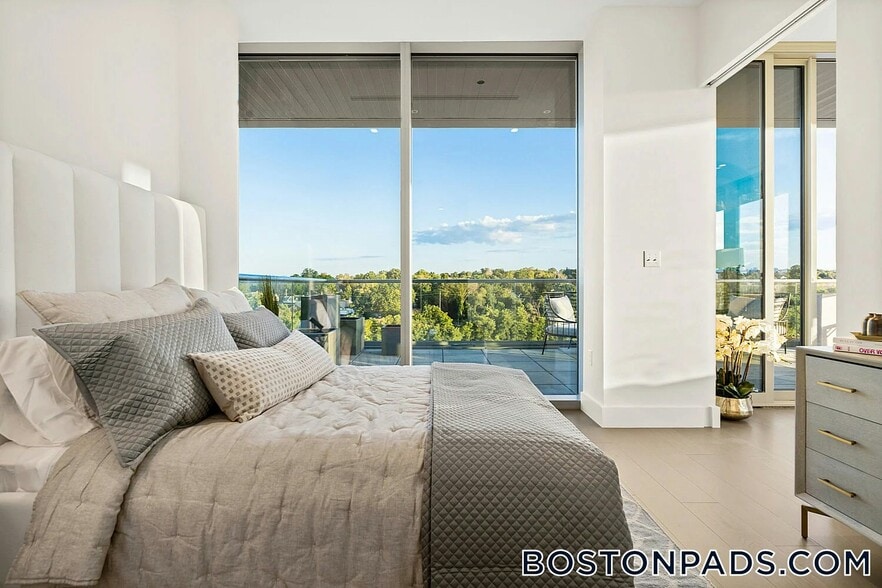 Building Photo - 160 Merrimack St