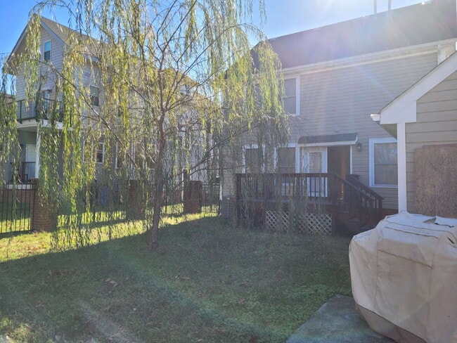 Building Photo - 3 Bedroom, 2.5 Bath Home with Open Floor Plan