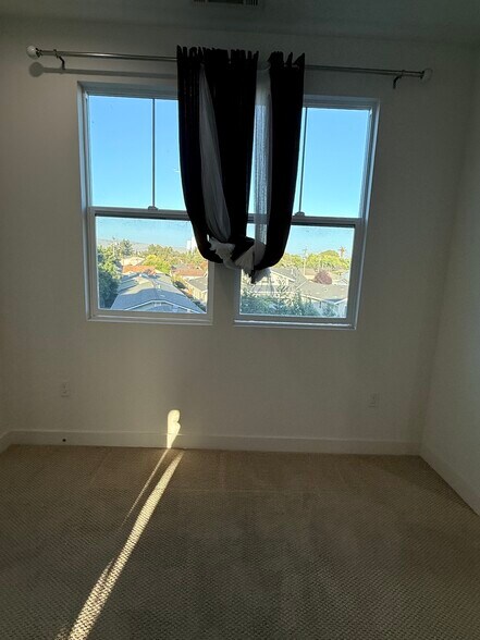Building Photo - 30722 Sugarmill Ln