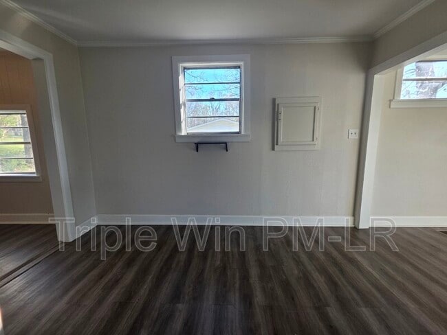 Building Photo - 16 Hum Rd