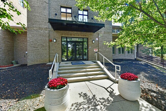 Primary Photo - 8555 One W Dr