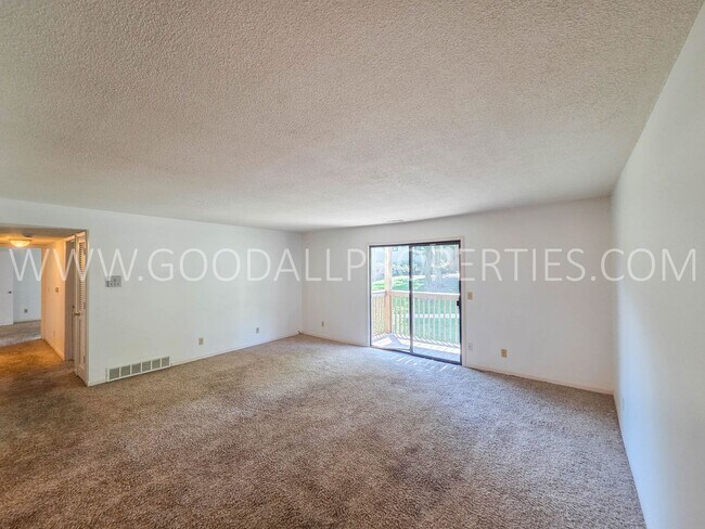 Building Photo - Summer Leasing Special: $995/month 2 Bed, 2 Bath Condo with Pool Access in Clive