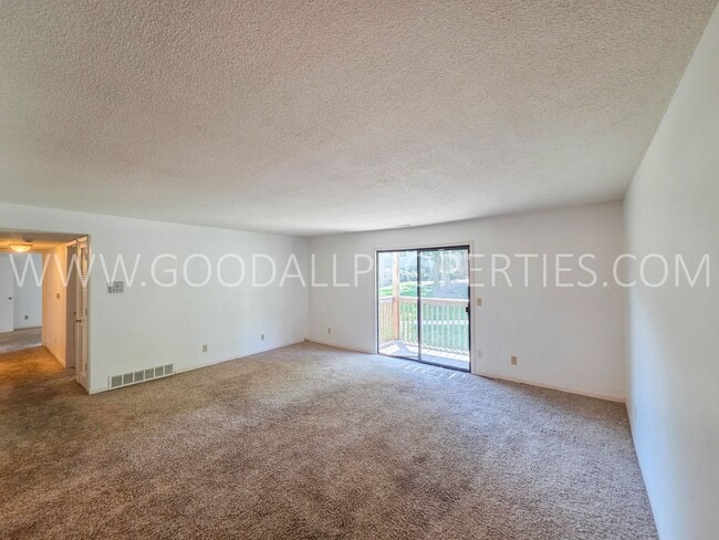 Building Photo - Summer Leasing Special: Lease this home for $995/month 2 Bed, 2 Bath Condo with Pool Access in Clive