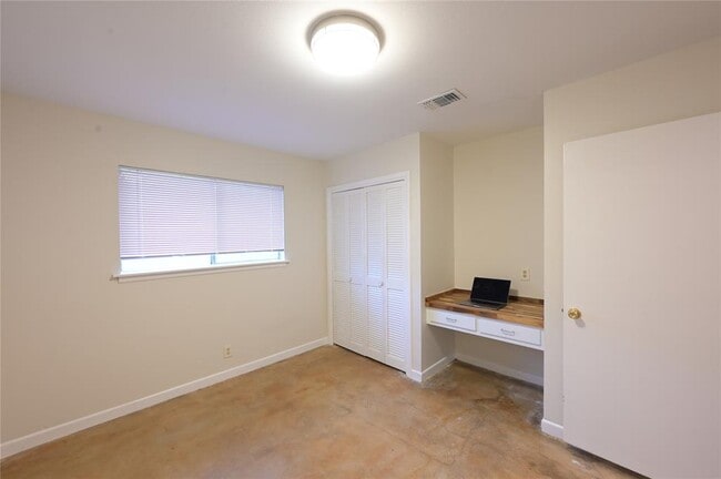 Building Photo - 2303 Western Trails Blvd