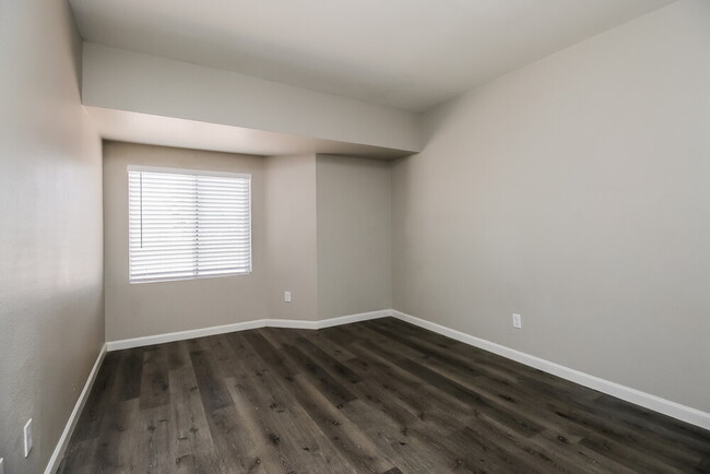 Building Photo - 8204 N 60th Dr