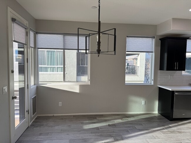 Building Photo - Chandler Luxury Townhome