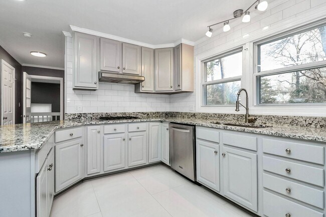 Building Photo - Beautiful Three Bedroom Home in Westerwood Subdivision!