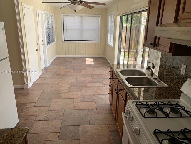 Building Photo - 1680 NW 1st Terrace