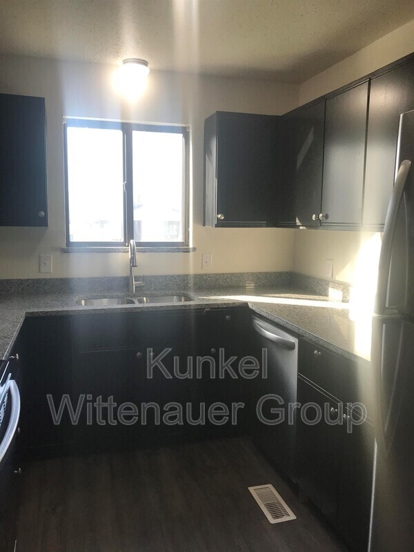 Building Photo - 19 Twin Oaks Dr