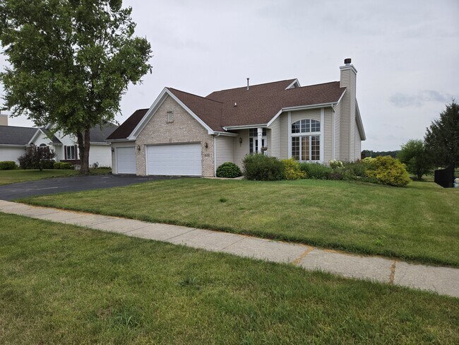 Building Photo - 535 Westfield Dr