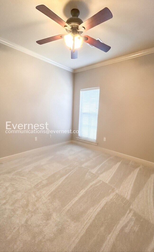 Building Photo - 2835 Plateau Dr