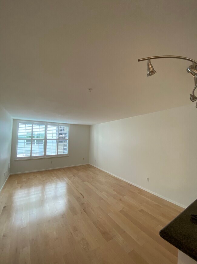Building Photo - 8400 Oceanview Ter