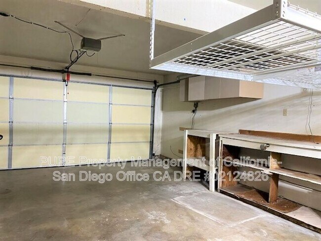 Building Photo - 2925 Luana Dr