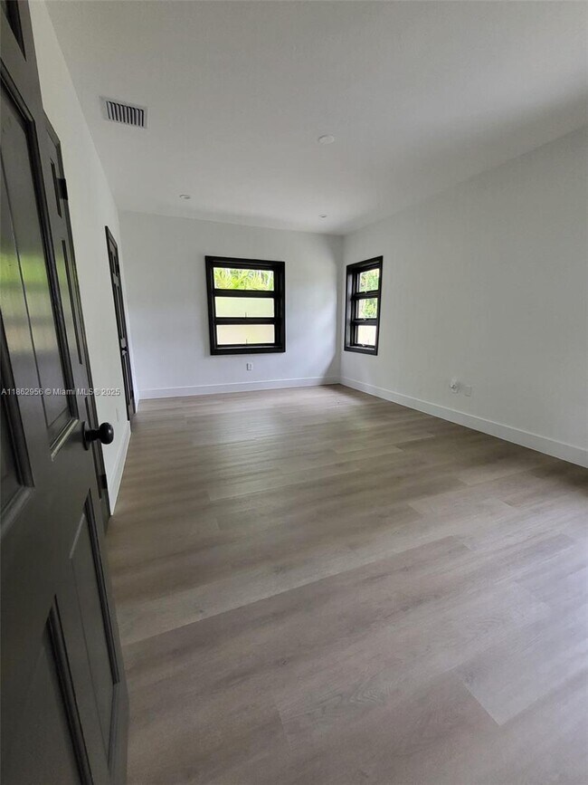 Building Photo - 816 NE 91st Terrace