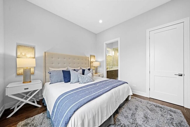 Building Photo - 1085 N Marshfield Ave