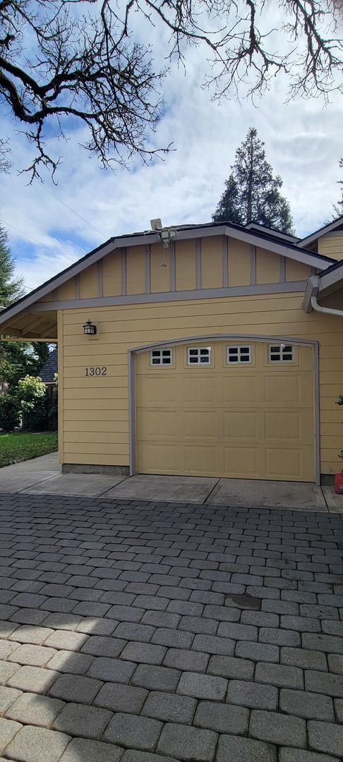 Building Photo - 1302 SW Wright St