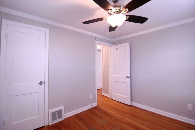 Building Photo - January FREE On This 2 Bedroom 1 Bath Duplex