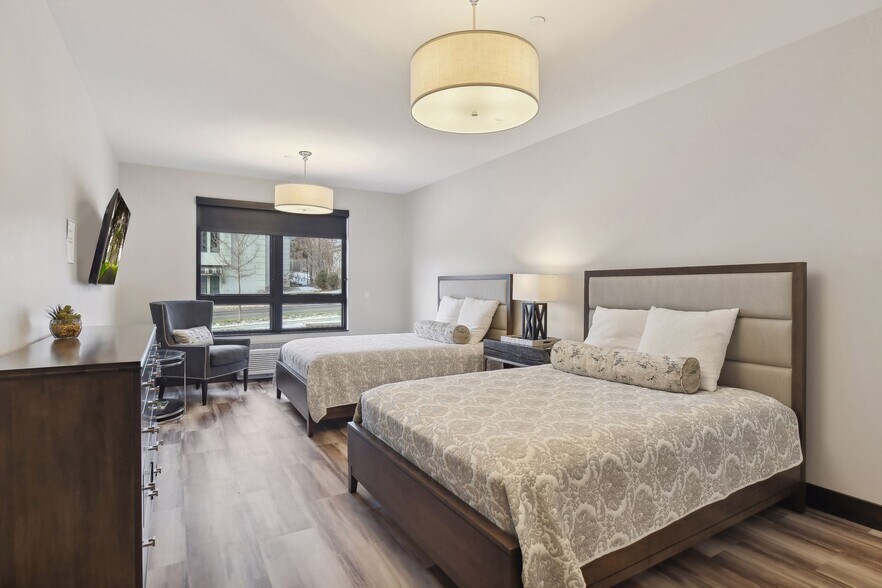 Meyer Place offers a guest suite for residents to reserve - 222 Ferndale Rd S