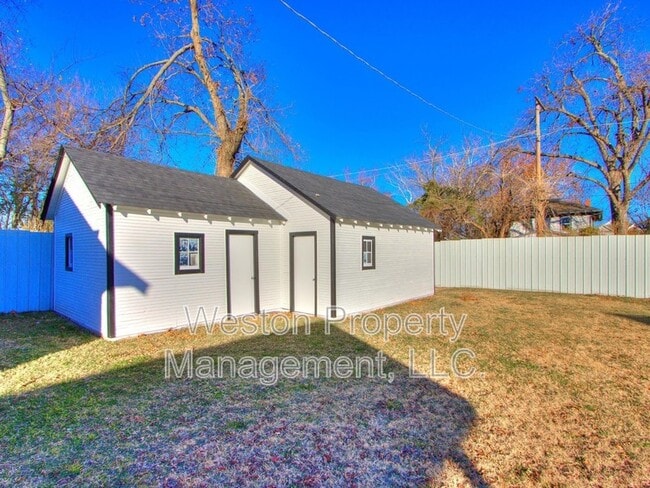 Building Photo - 721 N Louisa Ave