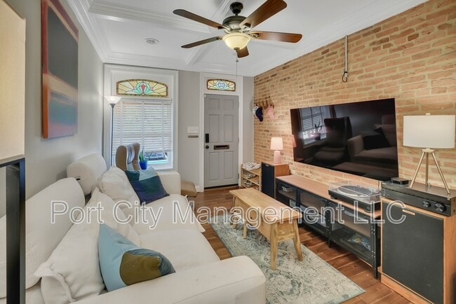 Building Photo - 504 S Milton Ave