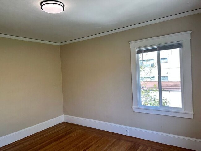 Building Photo - 780 61st St