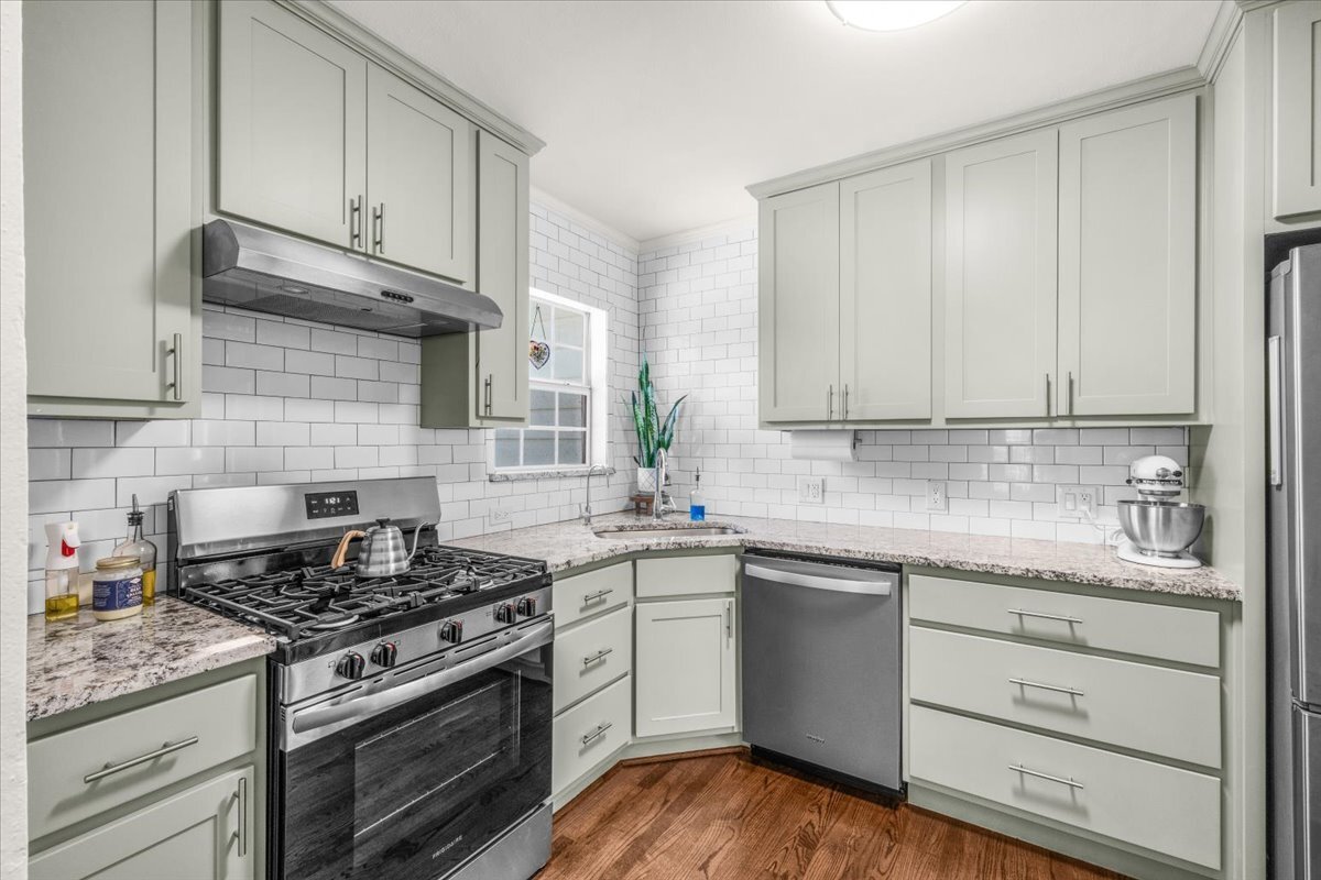 Building Photo - 3720 Oaklawn Dr