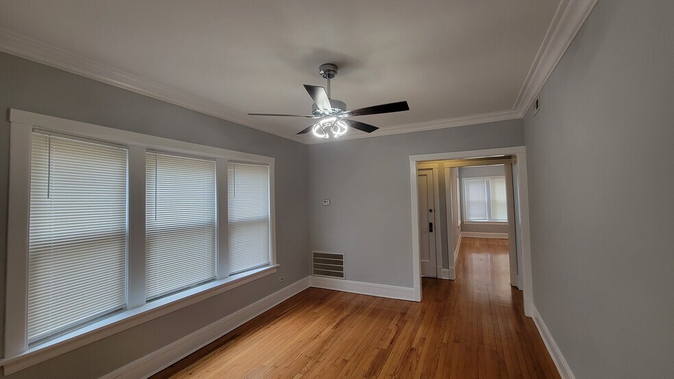 Building Photo - 5807 N Artesian Ave