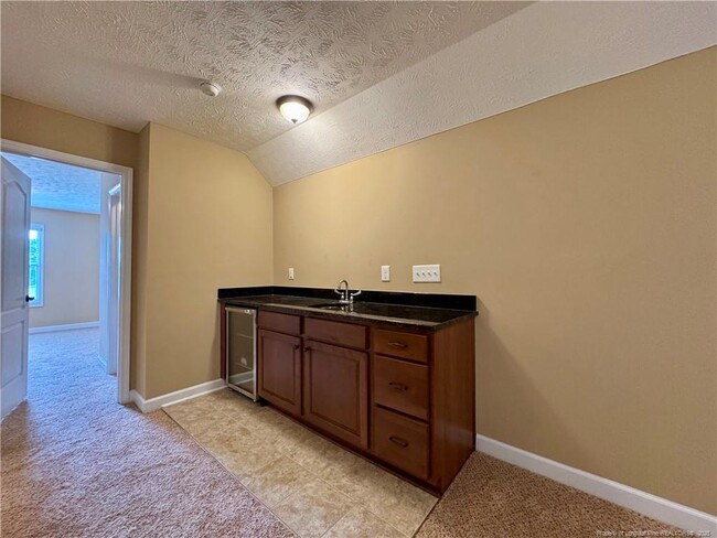 Building Photo - 380 Stansbury Dr