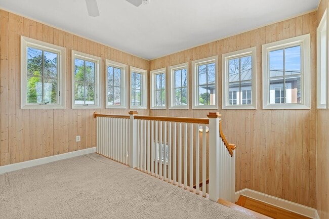 Building Photo - Mingo