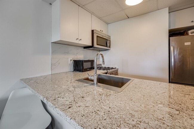 Building Photo - 227 Christopher Columbus Dr