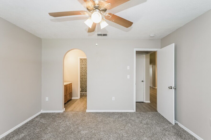 Building Photo - 13403 Woodward Dr