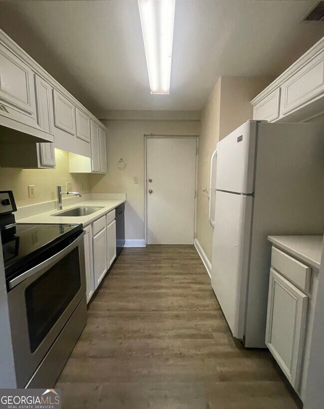 Building Photo - 441 E Dougherty St