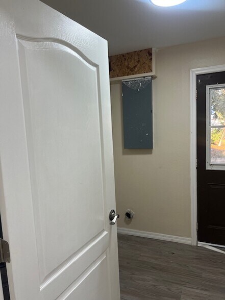 Building Photo - 608 Maggie Cir