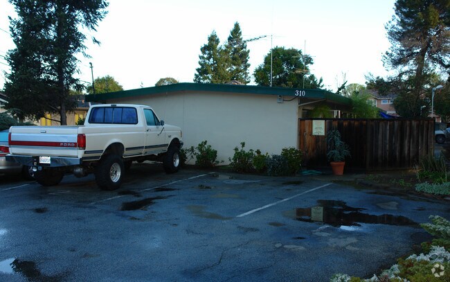 Building Photo - 310 Gladys Avenue