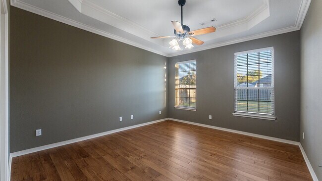 Building Photo - Charming 4-Bedroom Fayetteville Retreat with Granite Accents & Warm Fireplace!