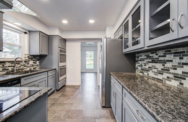 Building Photo - 674 Ravensworth Dr