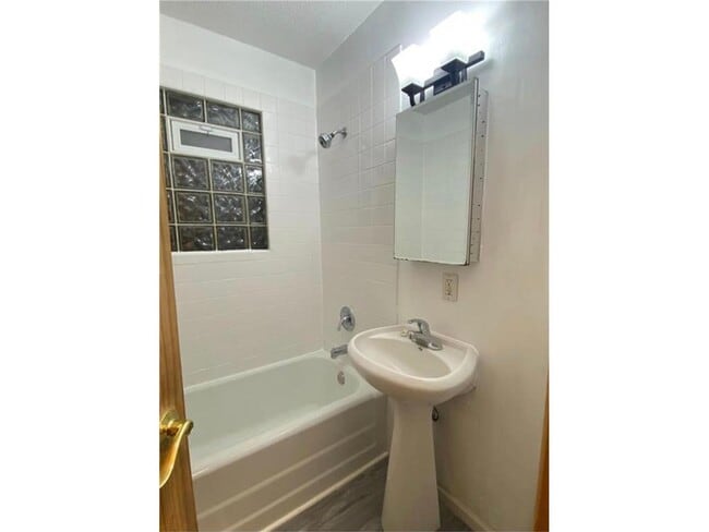 Building Photo - 1068 Arundel St