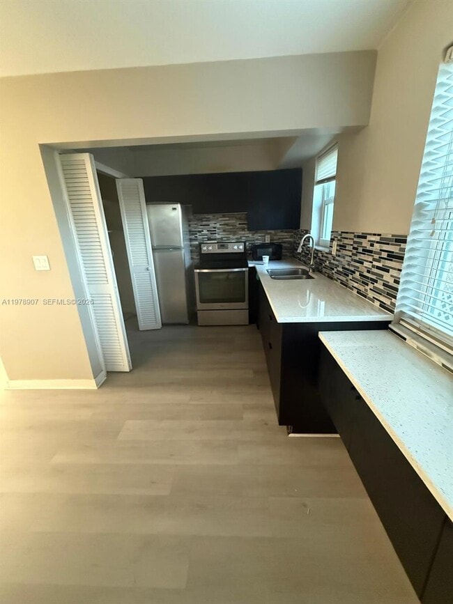 Building Photo - 2415 Lincoln St